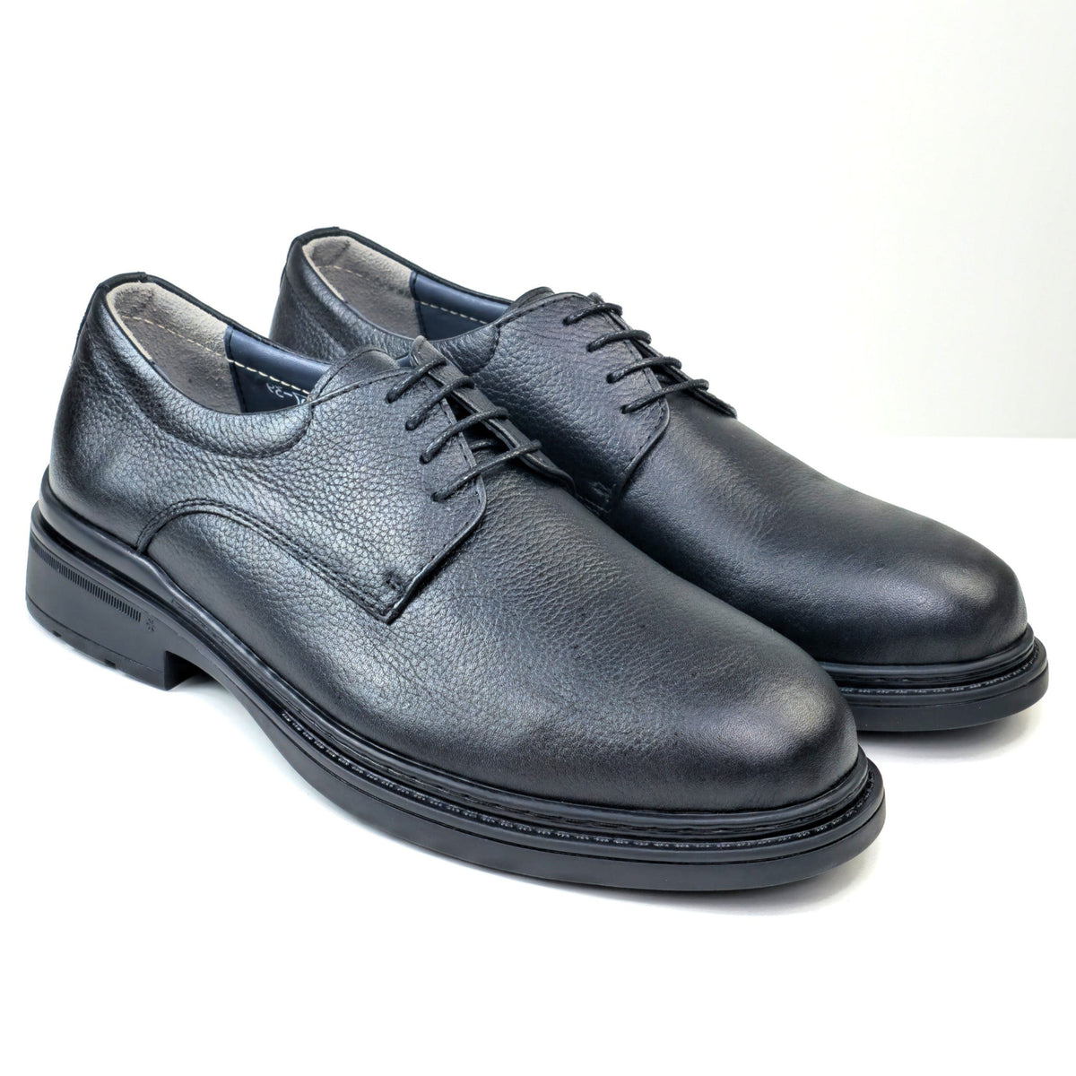 0557 chaussure Richelieu homme en cuir noir