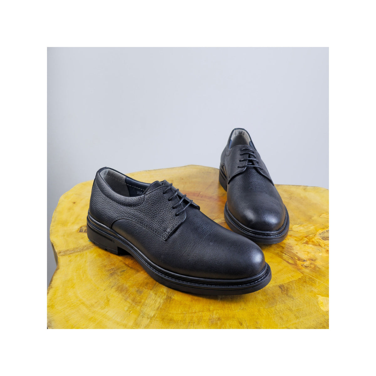 0557 chaussure Richelieu homme en cuir noir